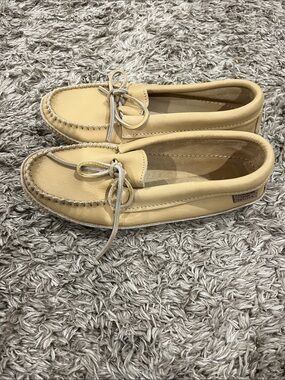 Vintage-inspired Laurentian Chief genuine leather moccasin handmade in Canada.